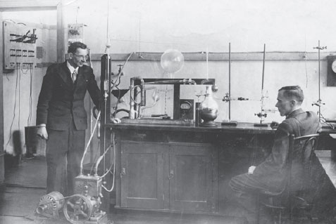 ����. 40-� ���� �������� ��������. ����-������������� �� ���� �.�. �������� (�����) � ��������� �.�. �������.