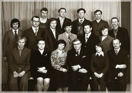 ����������� ������� ��������� � 1977 �. ����� ������� �����: �.�. �������, �.�. ��������, �.�. �����, �.�. ���������, �.�. ���������, �.�. �������; ����� � ������ ����: �.�. ������, �.�. �����, �.�. �����, �.�. �����, �.�. ��������, �.�. ���������, �� ������ ����: �.�. ���������, �.�. ���������, �. �������, �. ��������, �.�. ��������.